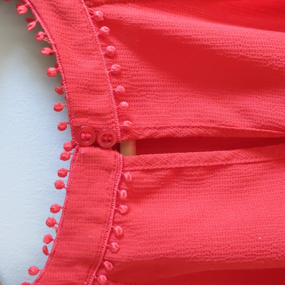 Francesca's Shell Top with lace trim detail- Large - Picture 3 of 5